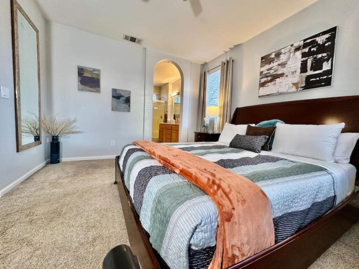 Holiday home Close To Smf-comfortable King Mattress-garage Park Sacramento