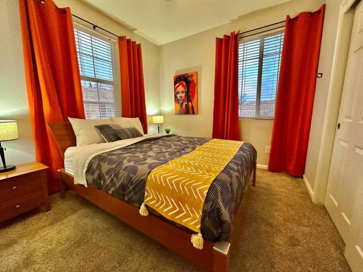 Close To Smf-comfortable King Mattress-garage Park Holiday home