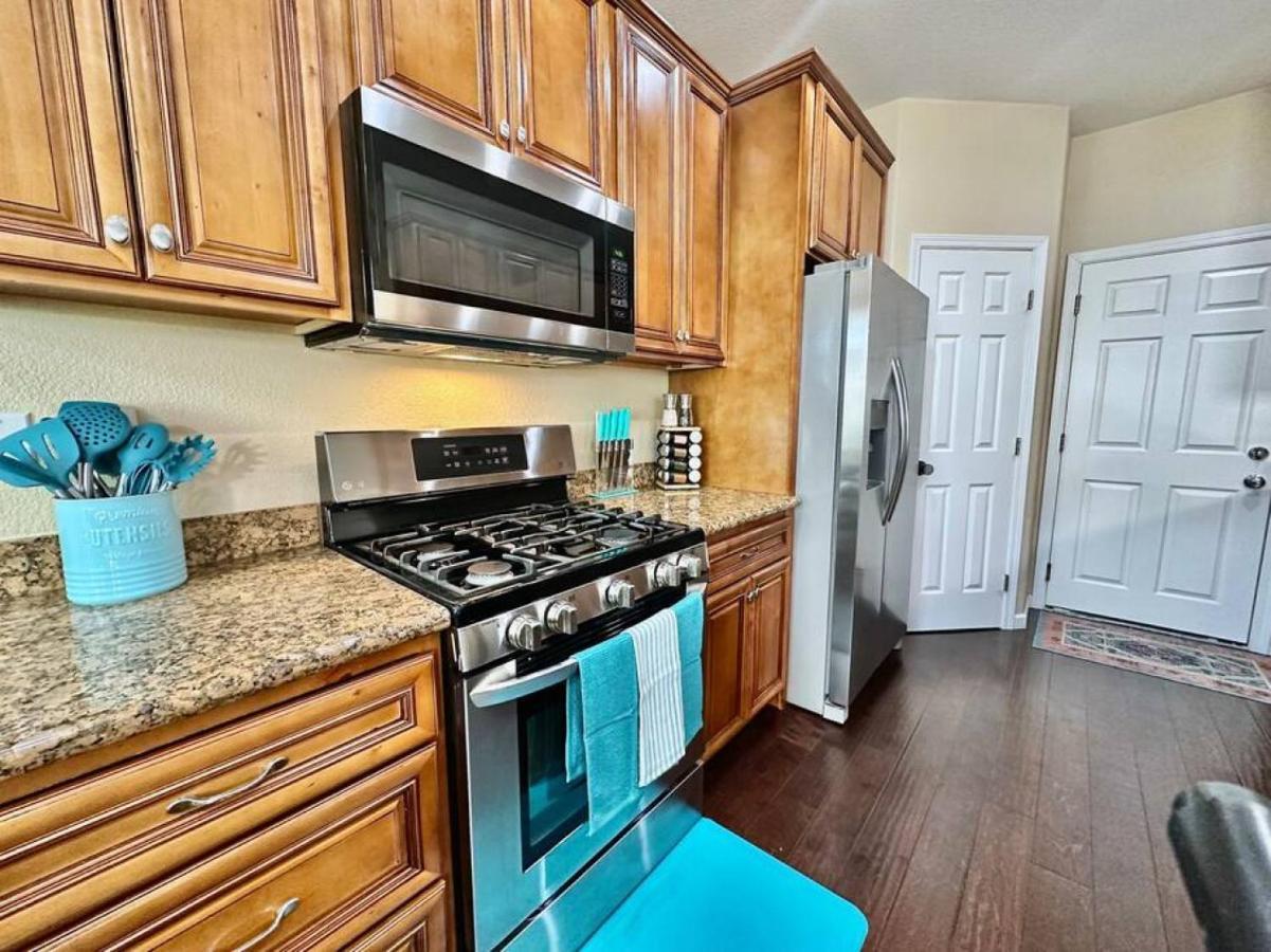 Holiday home Close To Smf-comfortable King Mattress-garage Park Sacramento